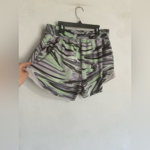 Lululemon Hotty Hot High-Rise Short 4" *Special Edition - Picture 5 of 9